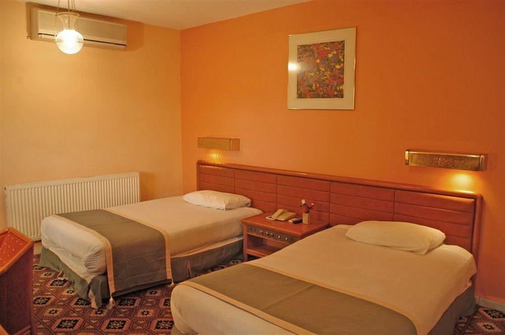 Candles Hotel Вади Муса Экстерьер фото