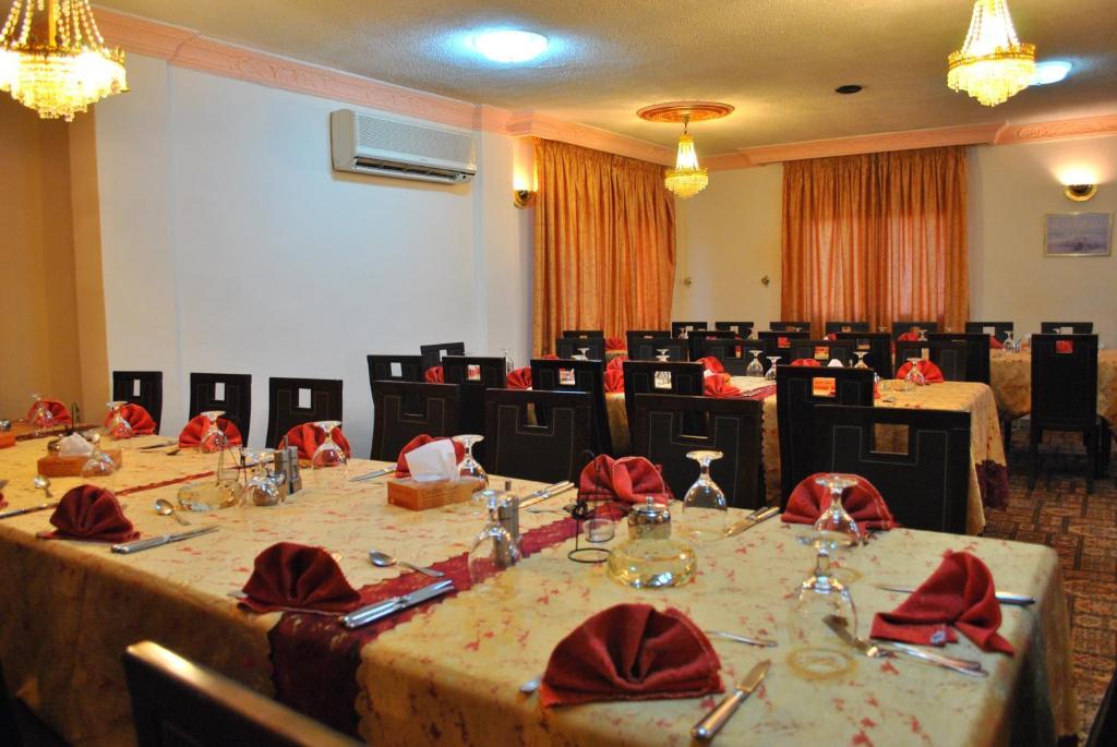 Candles Hotel Вади Муса Экстерьер фото