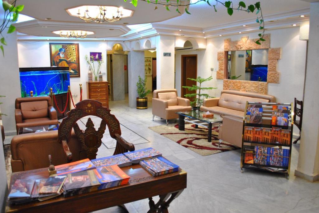 Candles Hotel Вади Муса Экстерьер фото
